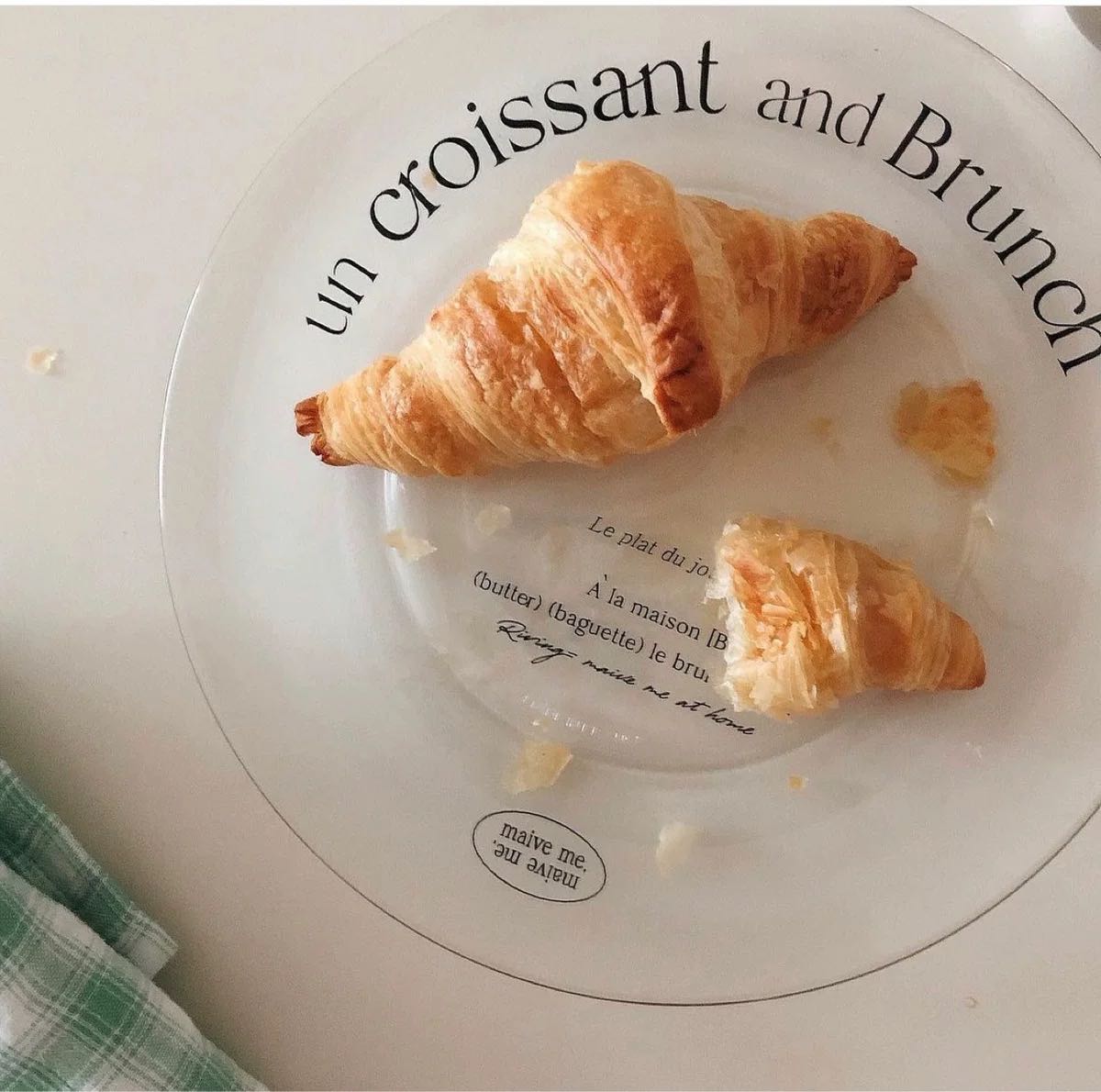 SALE_un croissant & butter margarine plate จานใสพิมพ์ลาย19cm. LINE
