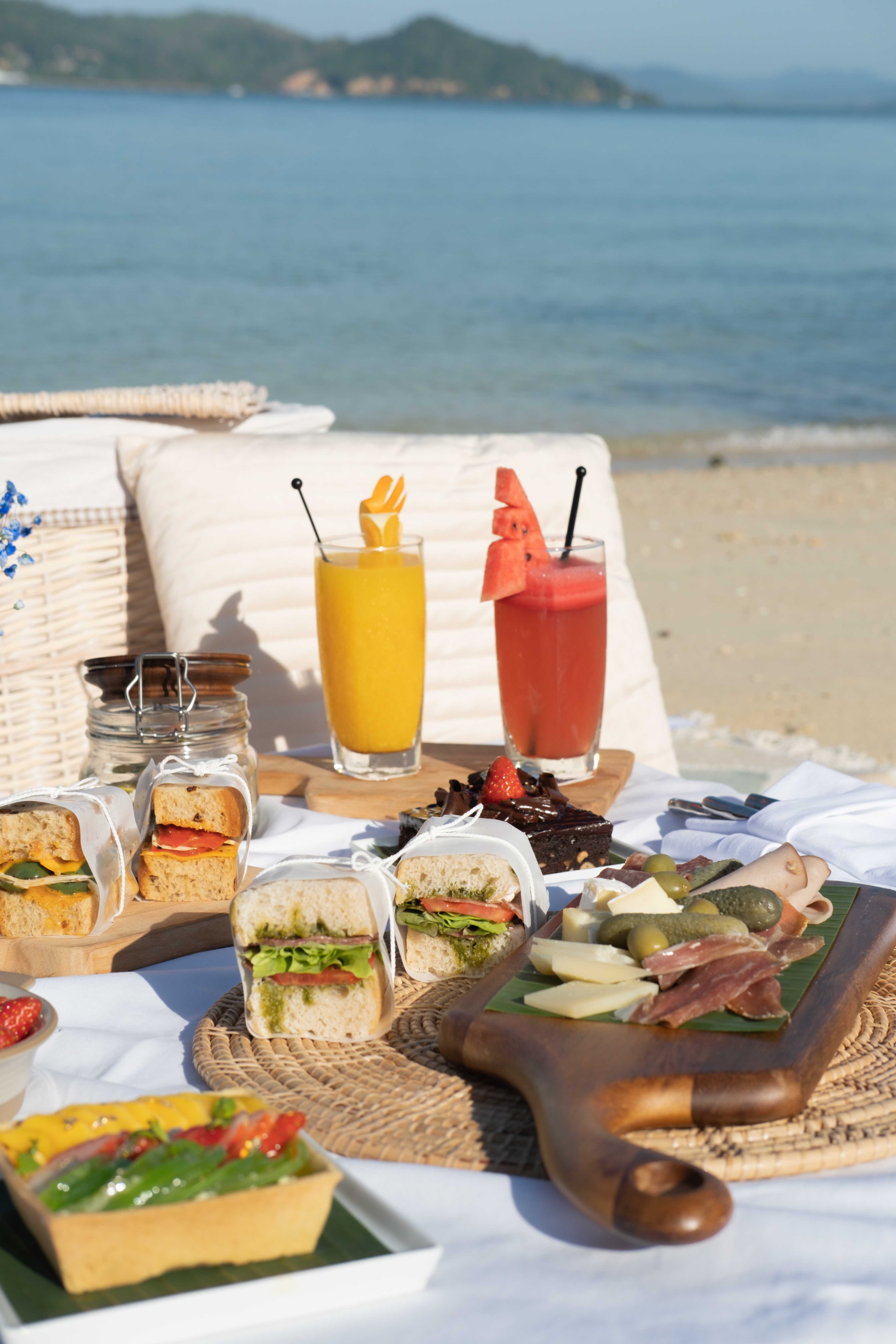 Picnic on the beach voucher include Sparkling Wine for 2 persons LINE
