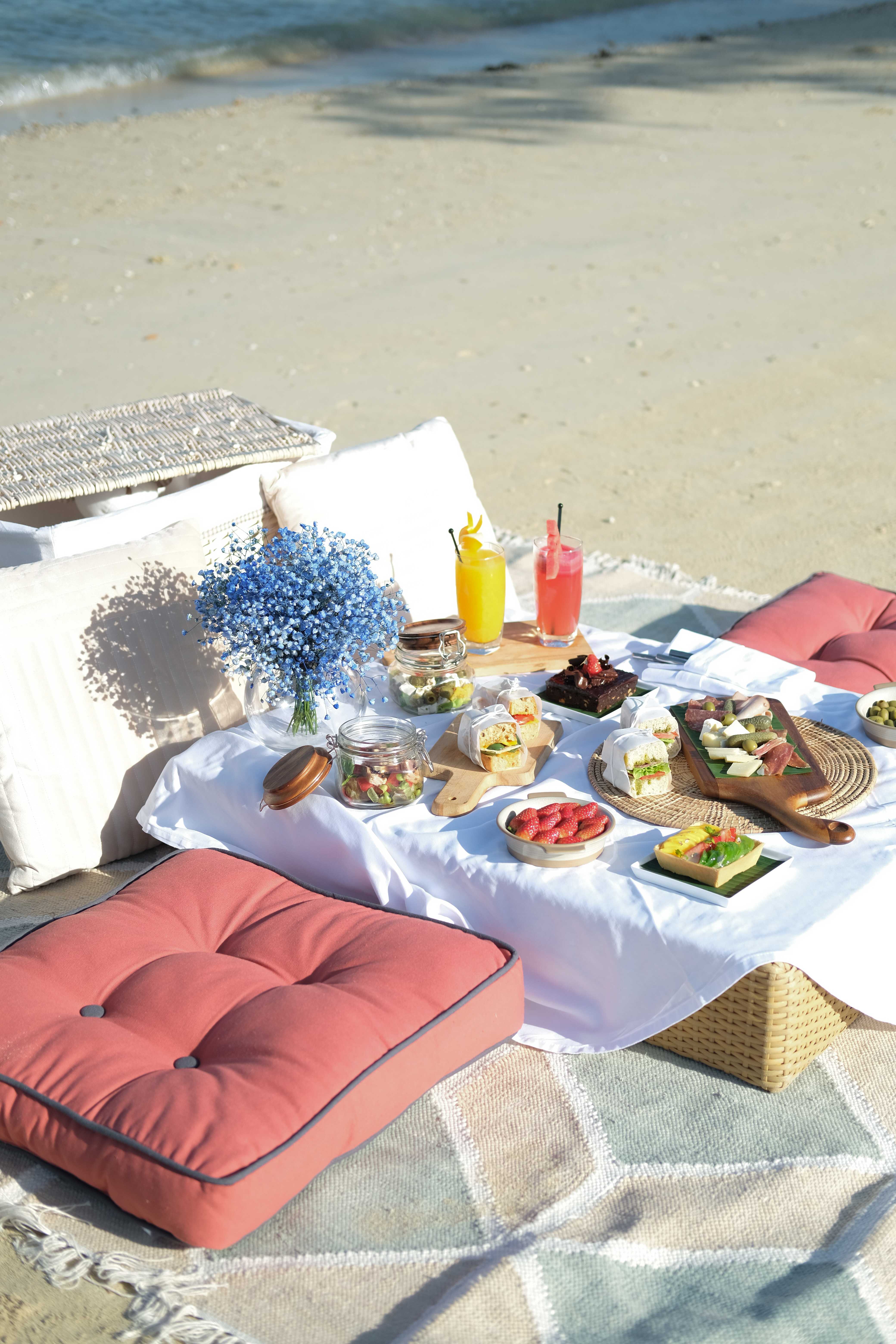 Picnic on the beach voucher include Sparkling Wine for 2 persons LINE