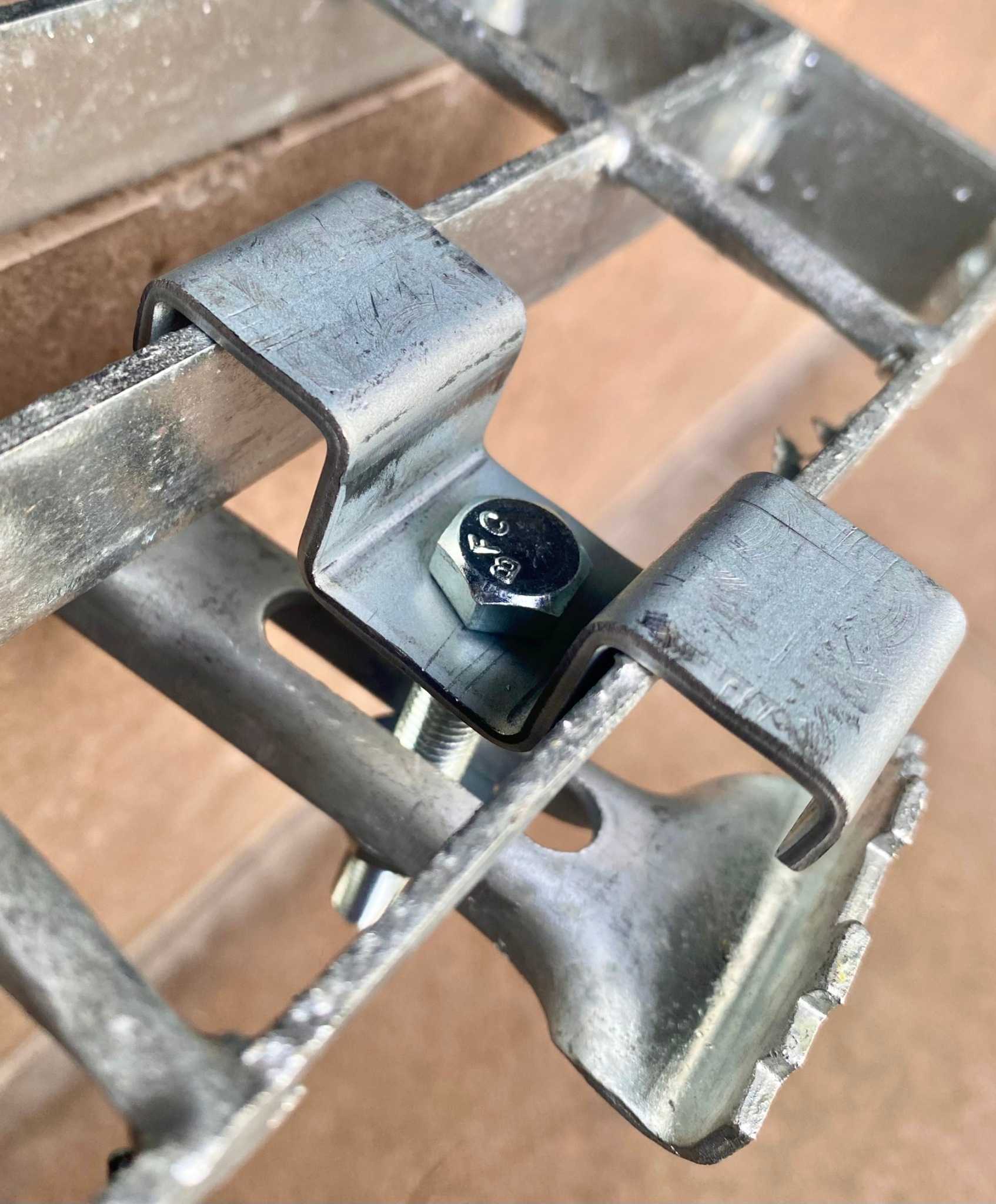 ตัวล็อคเหล็กยึดแผงตะแกรง Grating Fixing Clips ชนิดแสตนเลส เหล็กทนสนิม ...