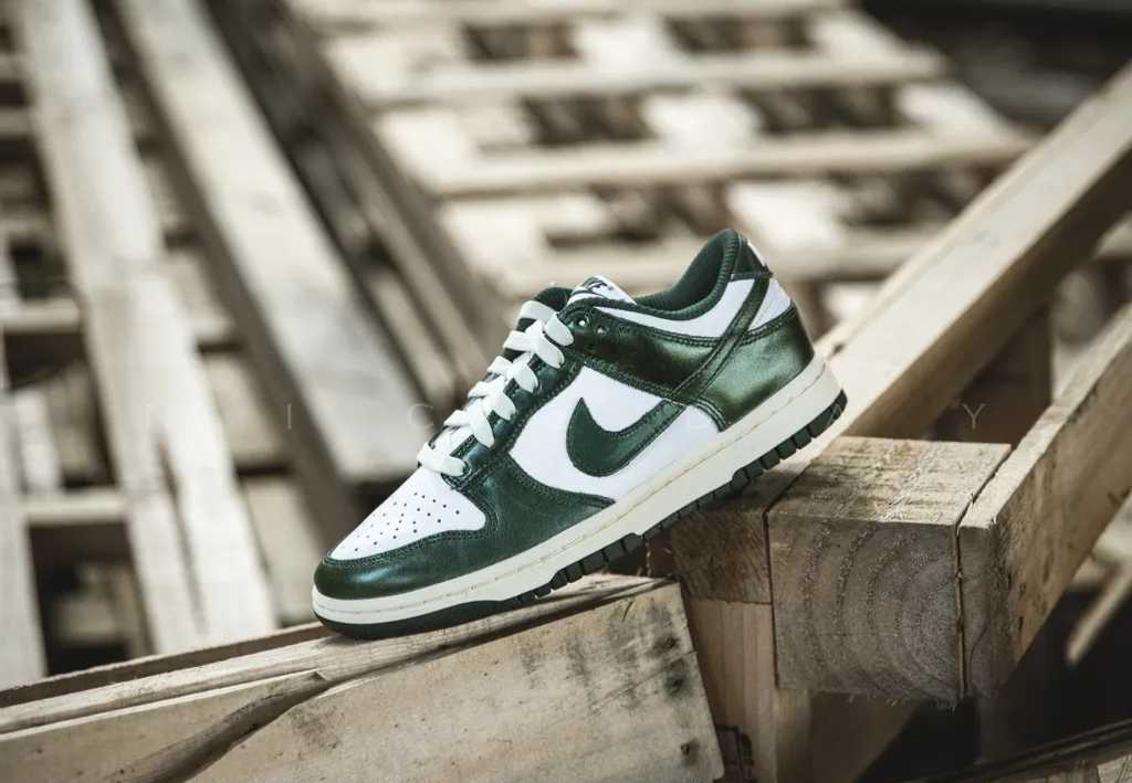 Nike Dunk Low Vintage Green (📌 ทักแชทก่อนสั่งซื้อน้า) LINE SHOPPING