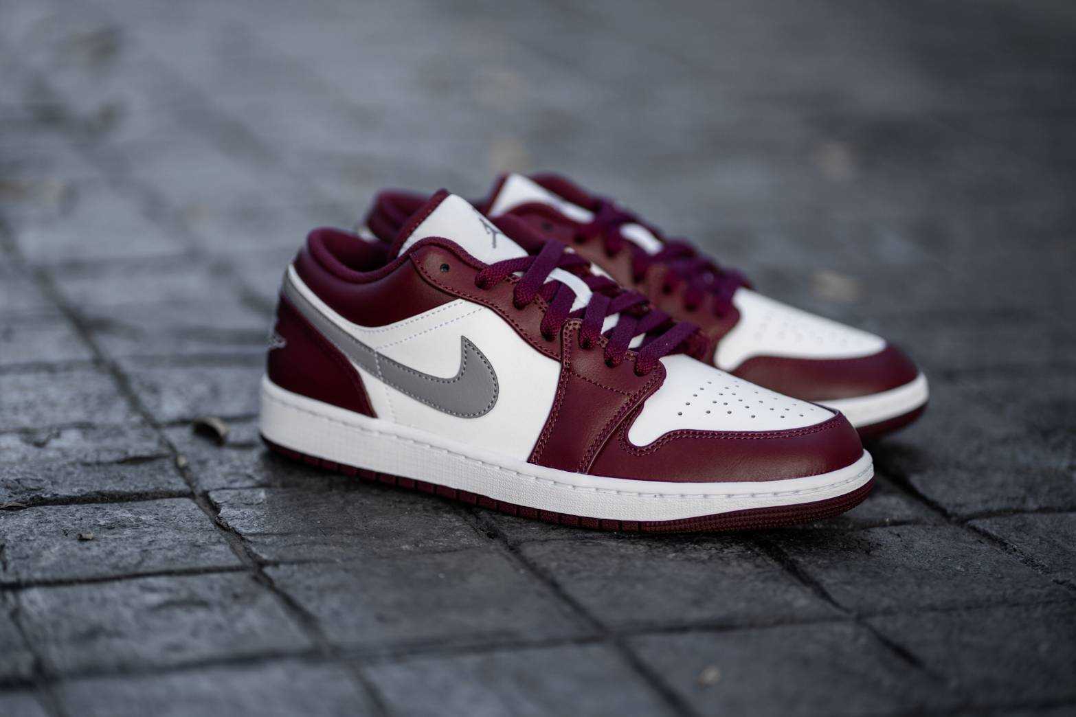 air jordan 1 low maroon