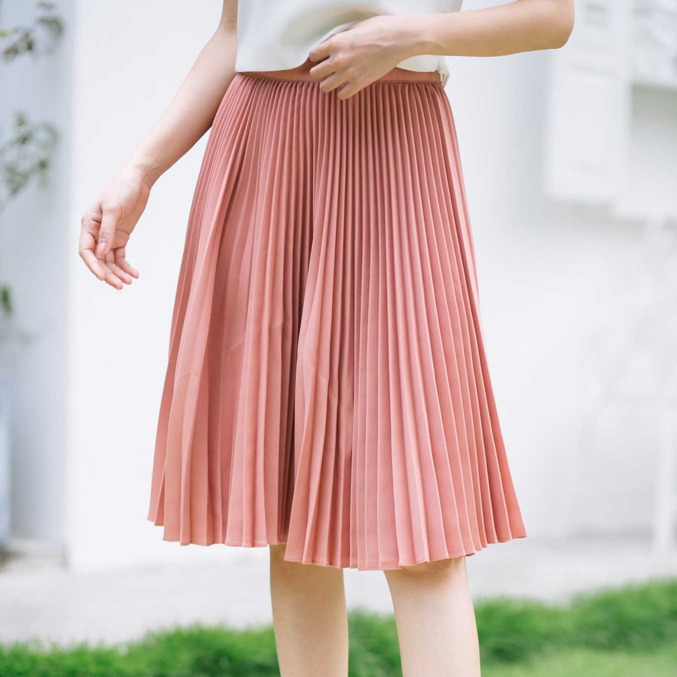 Long pleat skirt #SALE | LINE SHOPPING