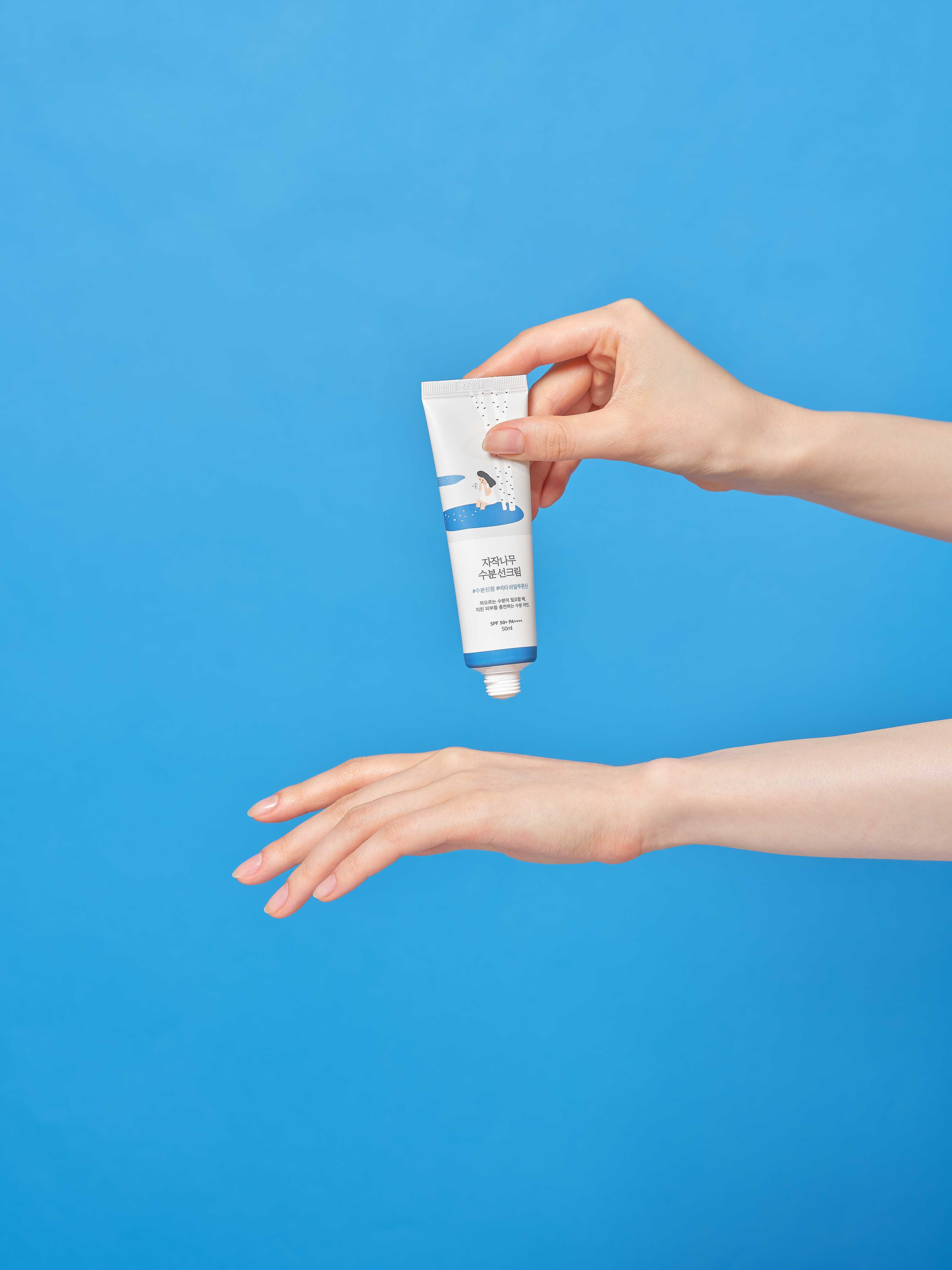 ROUND LAB Birch Juice Moisturizing Suncreen SPF 50+ PA++++ ขนาด 50ml LINE SHOPPING