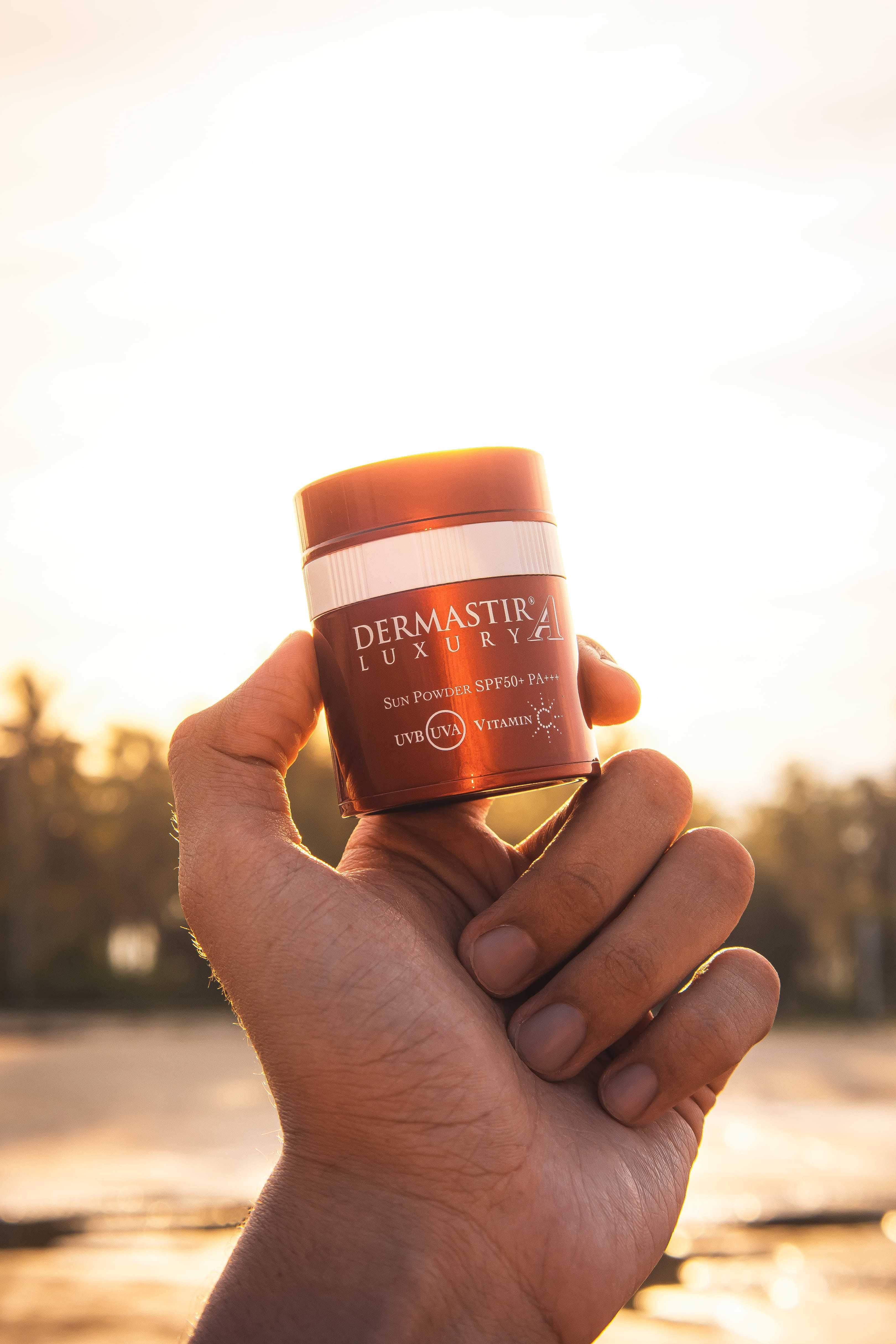 DERMASTIR SUN POWDER แป้งฝุ่นกันแดดผสมรองพื้น SPF 50 และ PA+++ LINE