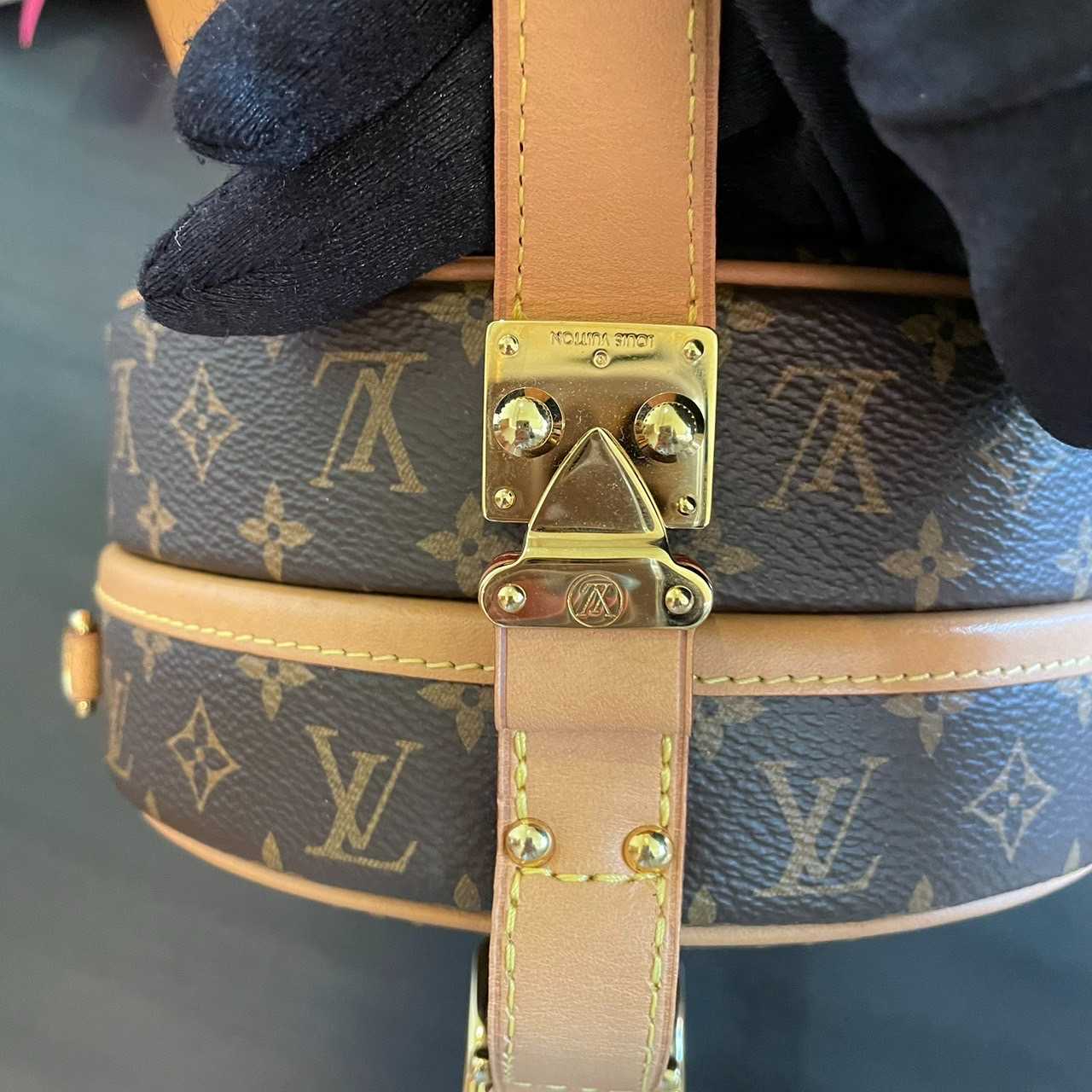 CO230208601 / Lv / Petite Boite Chapeau LINE SHOPPING