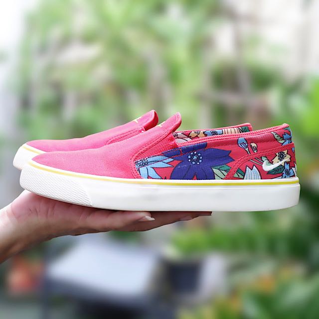 Nike toki slip shop on floral