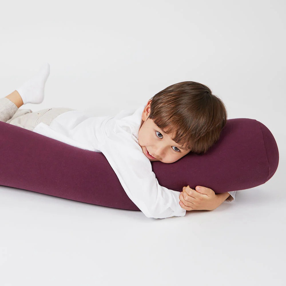 抱きかかえやすいサイズの抱き枕 Yogibo Roll Midi（ヨギボー ロール 